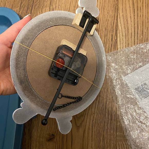 Cute mini farmhouse clock - Picture 3 of 3